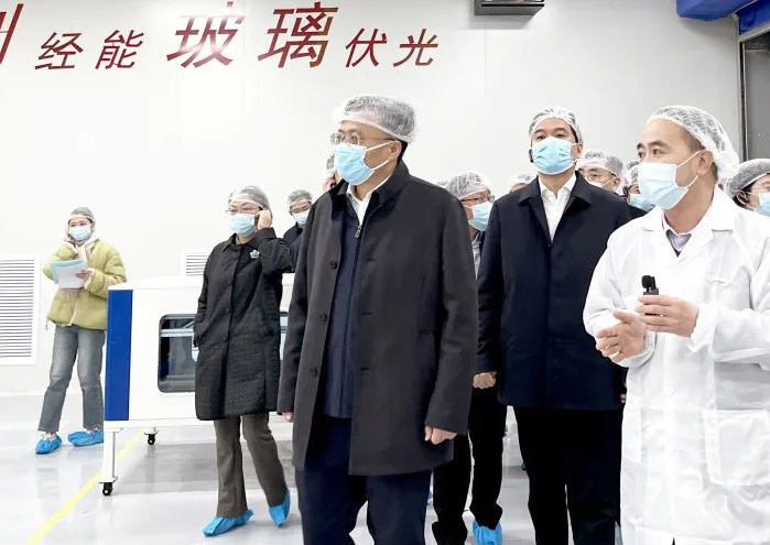 省市领导走进5001拉斯维加斯光伏调研异质结电池智能生产车间