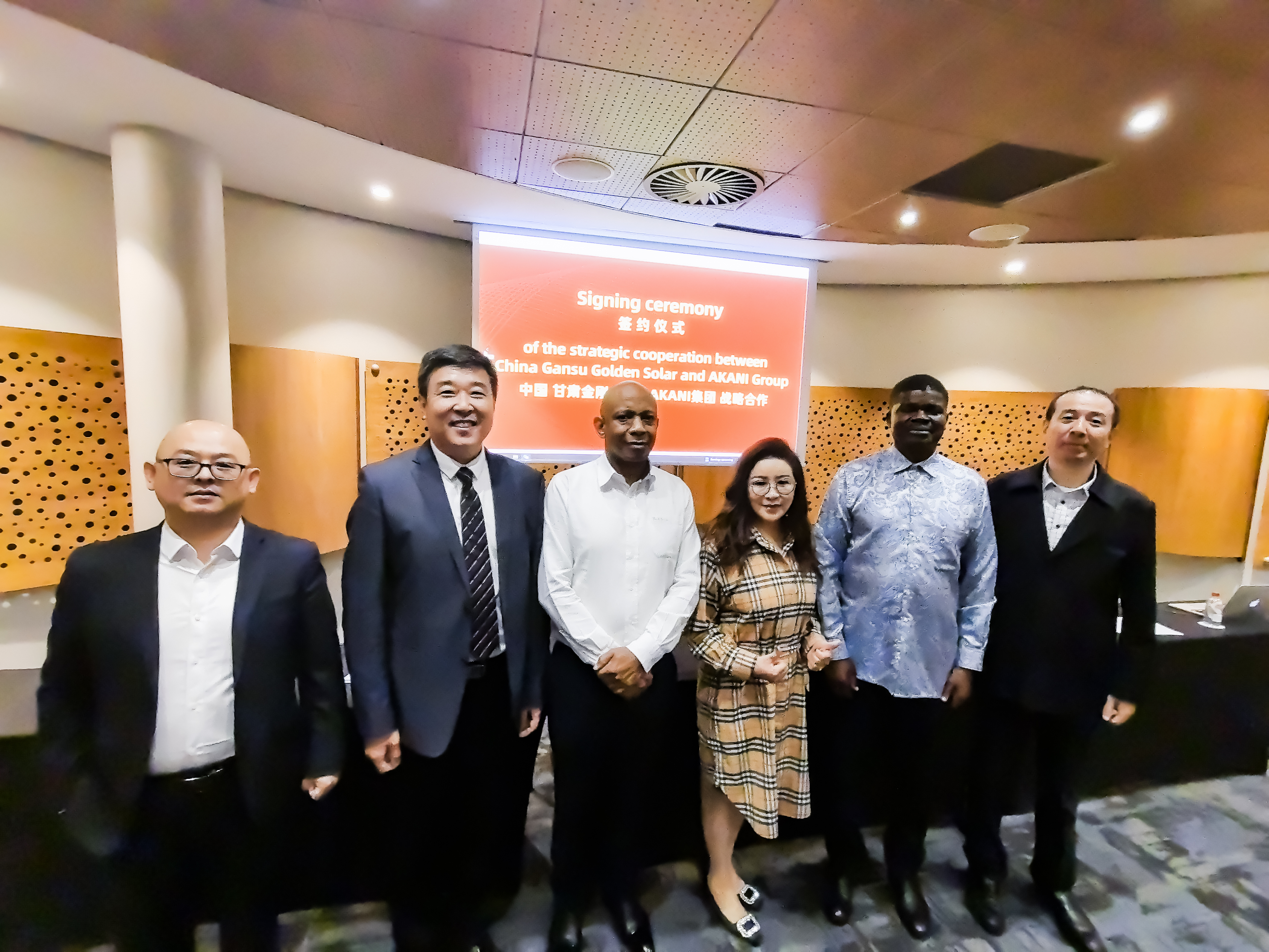 5001拉斯维加斯光伏携手AKANI集团，打造中非绿能合作新标杆
